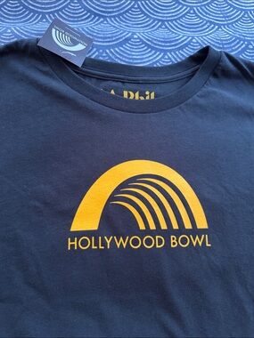 NWT Women's Short Sleeve Tee in black with Gold Logo XXL